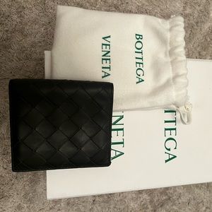 Bottega Veneta woven bifold wallet hunter green/black men or women